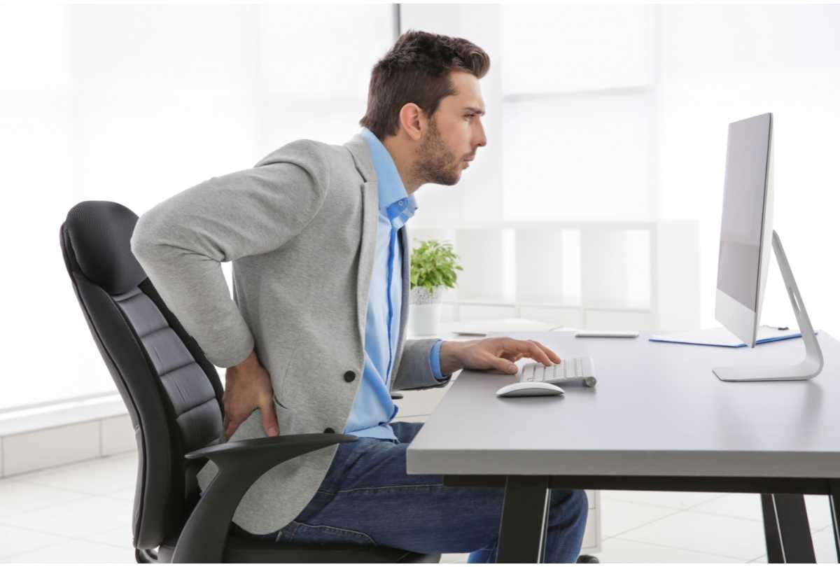 坐姿不良影響：腰痠背痛