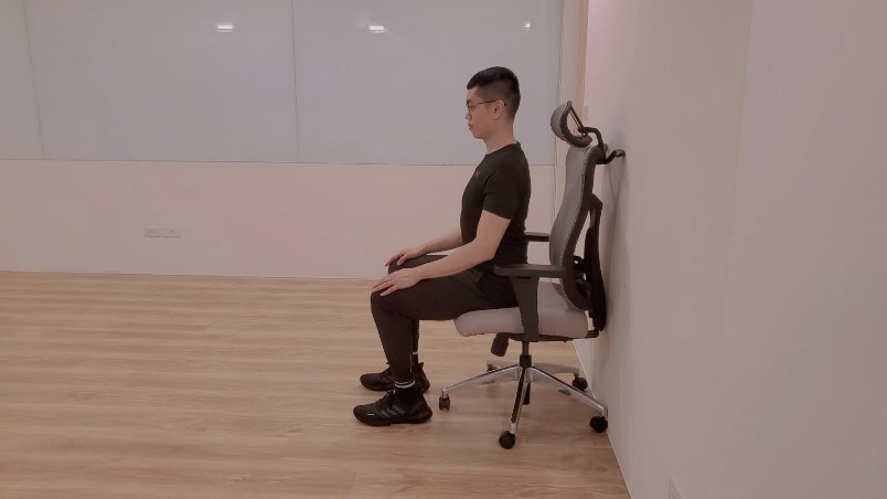 辦公室久坐運動-坐姿腿後伸展